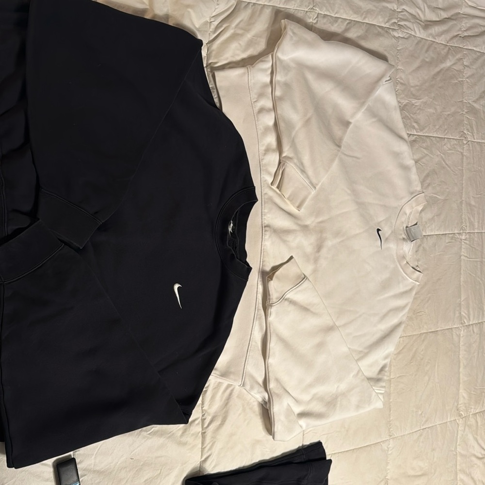 2 Nike oversized cropped sweatshirts! White-large, black-xl!